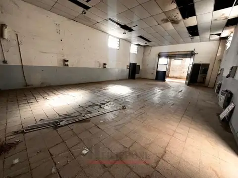 Salón + depósito en venta - Avenida Colón 2100