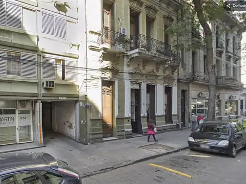 Cochera centrica muy comoda y techada