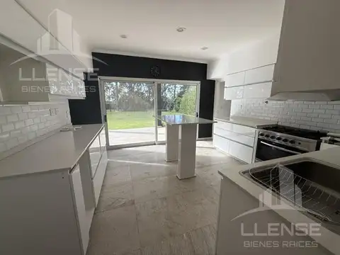 Casa 5 ambientes con 3 baños