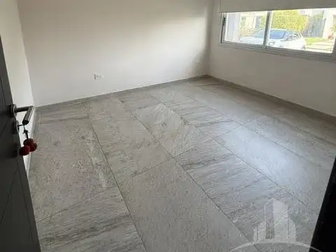 Casa en Alquiler en Countries y Barrios Cerrados en Berazategui, USD 2.500