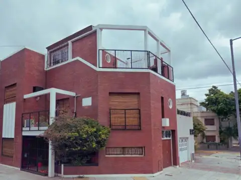 EXCELENTE CASA EN ESQUINA LINIERS