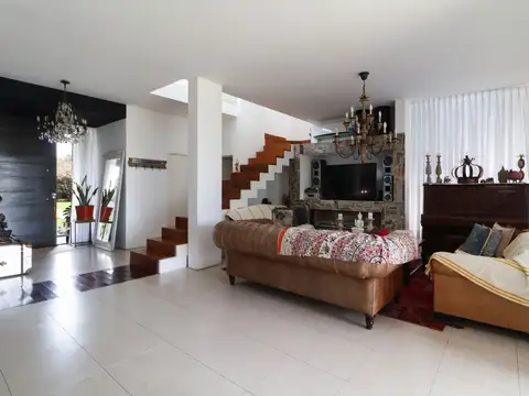 Casa 5 ambientes con 3 baños
