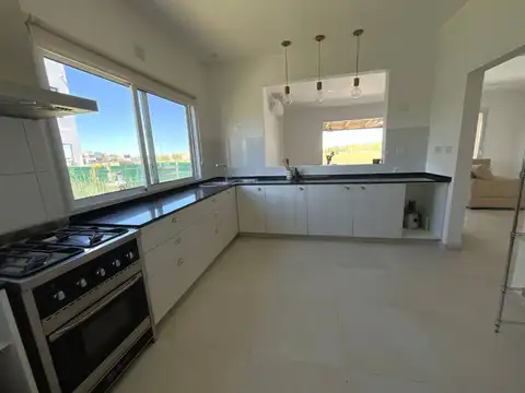 Casa a la Laguna en Venta - El Naudir