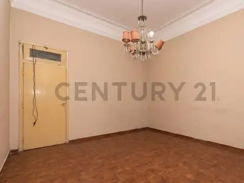 Venta PH a refaccionar 4 Ambientes con Cochera, Terraza y Patio – Entrada Independiente avellaneda