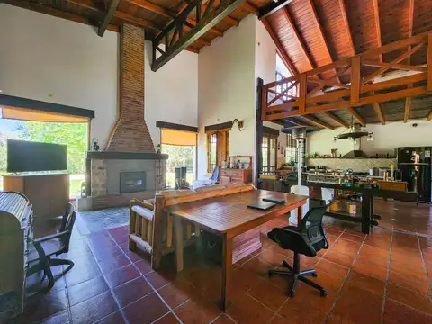 Casa 7 ambientes con 4 baños