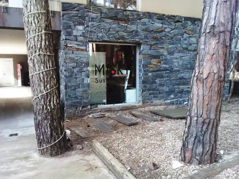 En Cariló | Local 4 en Galería Los Tipales . A1 [duplicada]