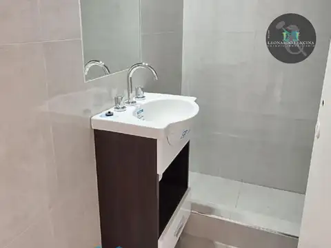 Casa reciclada 3 amb. c/patio, quincho, garage y depend.