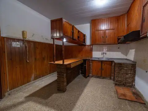 CASA EN VENTA 3 DORMITORIOS  COCHERA TIRO SUIZO
