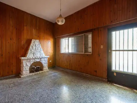 CASA EN VENTA 3 DORMITORIOS  COCHERA TIRO SUIZO