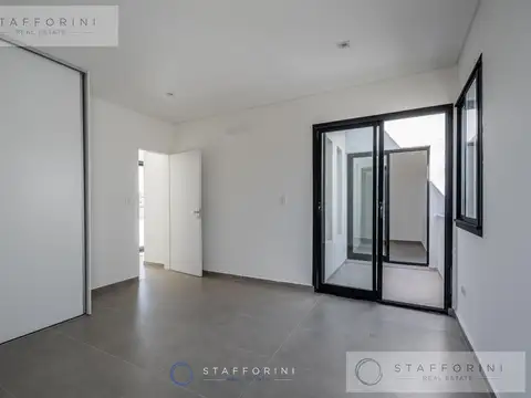 Casa 7 ambientes con 2 baños