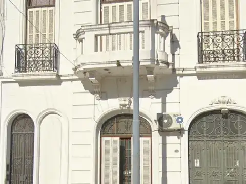 Venta PH 6 ambientes c/ dependencia, a refaccionar  APTO CREDITO - Parque Patricios - Garro 3000,