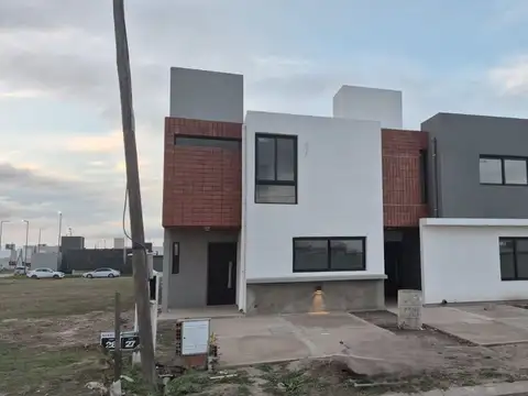 Venta casa duplex 3 dormitorios docta nobu