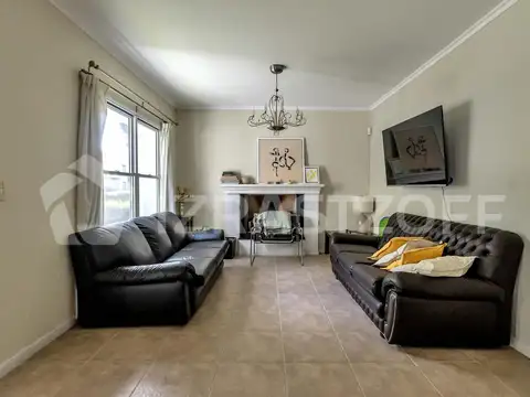 Casa 6 ambientes con 3 baños