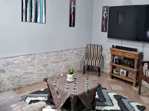 Casa 5 ambientes con 2 baños