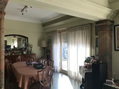 Casa 11 ambientes con 5 baños