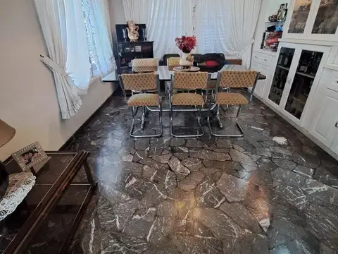 Casa en Venta con 8 cocheras