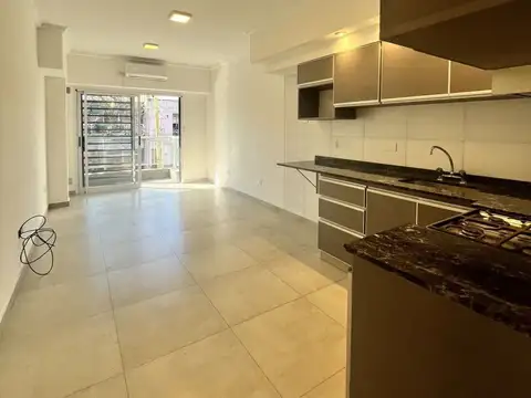 Depto Tipo Casa en Alquiler en Flores, $ 1.050.000