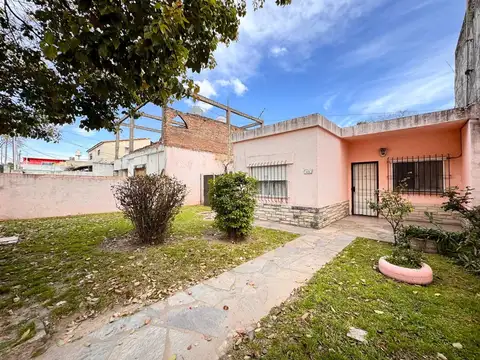 Casa en venta -Centro  La Paloma- Talar