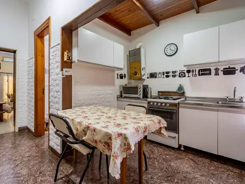 VENTA - Casa de 3 dormitorios y cochera - Barrio Azcuénaga, Rosario