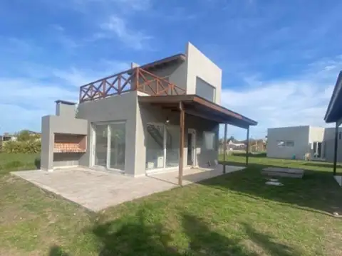 Complejo de 4 Cabañas a estrenar