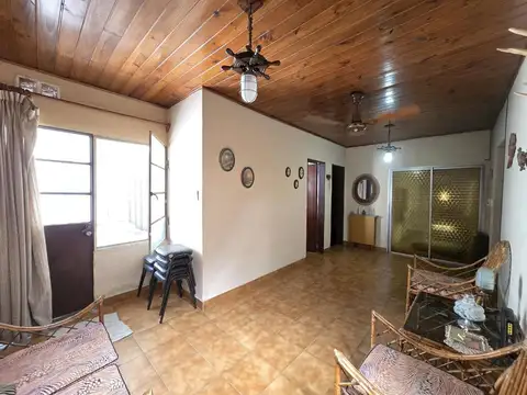 CASA 4 AMBIENTES EN VENTA EN AVELLANEDA 2 COCHERAS