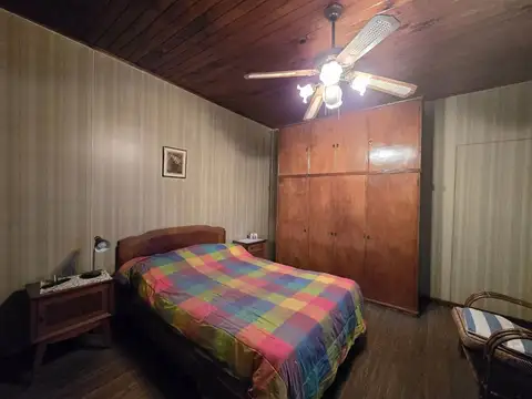 CASA 4 AMBIENTES EN VENTA EN AVELLANEDA 2 COCHERAS