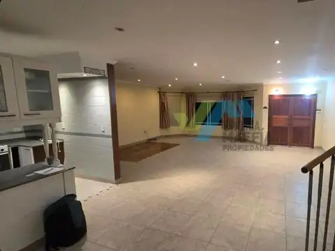Casa 4 ambientes con 3 baños