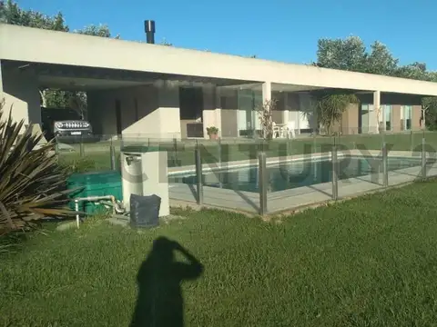 VENTA -Imponente casa en Haras del Sur II con vista al golf