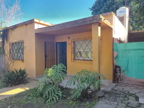 Casa 3 ambientes con 2 baños