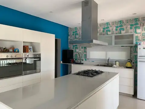 Lujosa  Casa Con Pileta A Estrenar Diseño Vanguardista