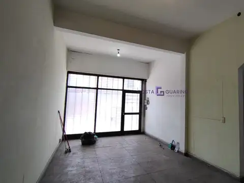Local en Alquiler en Lomas del Mirador, $ 1.200.000