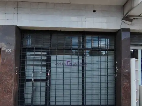 Local de 100 m² ubicado en Avenida Juan Manuel de Rosas