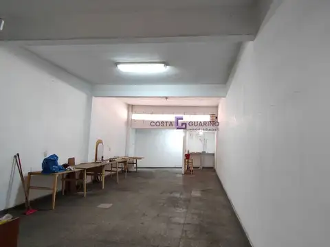 Local de 100 m² ubicado en Avenida Juan Manuel de Rosas
