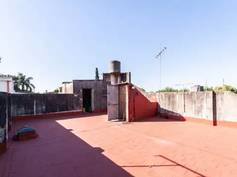 PH al Fte. 3 Amb c patio, cochera y terraza. Venta