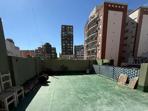 PH 3 amb, con dependencia, primer piso, lavadero cub. gran terraza, foco comercial Av Corrientes