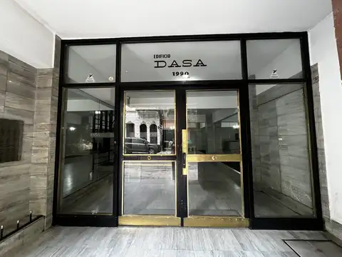 DUEÑO VENDE Oficina de 2 privados + recepción. Salta esquina Moreno