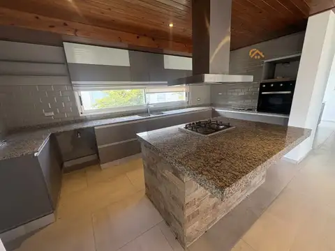 Casa 3 ambientes con 4 baños