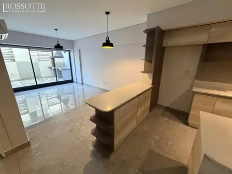 Exc semipiso al c/fte de 3 ambientes con patio, parrilla y cochera cub fija - Exc zona de Caballito
