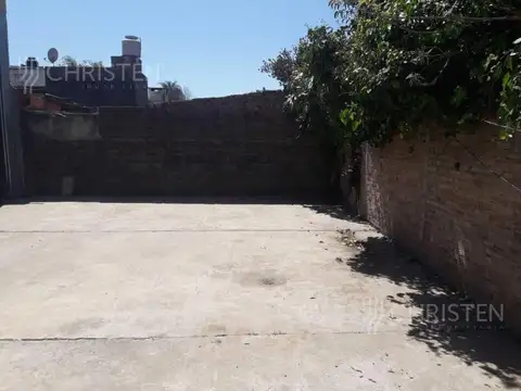 Galpón en  venta. A metros de Av. Blas Parera al 9800
