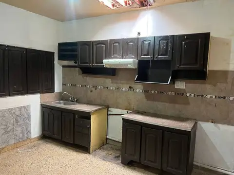 Venta Casa 5 amb con patio en Adrogué - A Reciclar