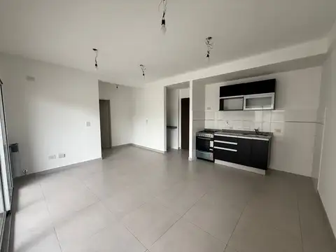 Amplio Dos ambientes - Con baño y toilette