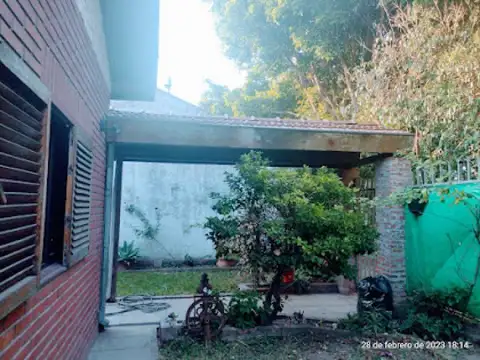 Casa 4 ambientes con 2 baños