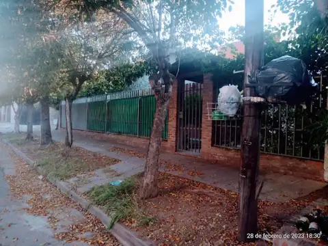 HERMOSA CASA ESQUINA
