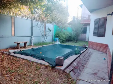 Casa en Venta con 2 cocheras