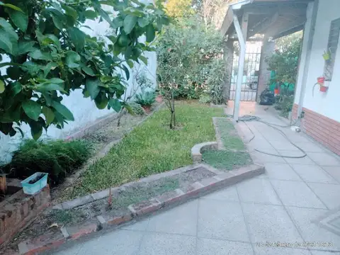 HERMOSA CASA ESQUINA