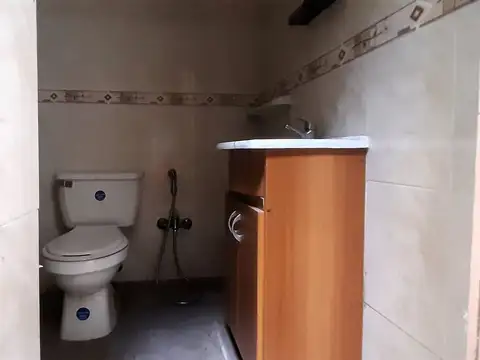 VENTA LOCAL o GALPÓN PRÓXIMO A RUTA 1 EN LA TEJA