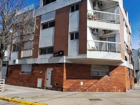 Departamento de tres ambientes en Versalles