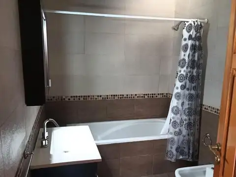 VENTA QUINTA 4 AMBIENTES CON PISCINA EN MORENO