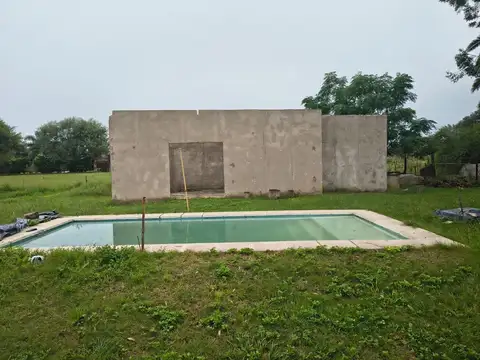 Se venda casa con gran terreno en Sauce Viejo