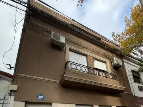 Moreno 2400  4 dormitorios con Patio y Doble Terraza –